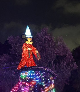 Driving to Disneyland? Ideas to keep everyone entertained on the&nbsp;drive